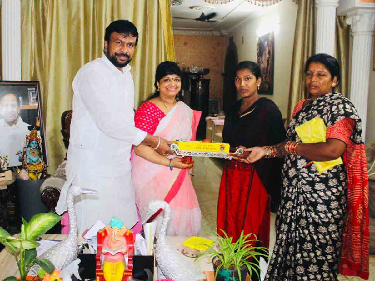 పేదింటి ఆడబిడ్డ పెండ్లికి ఉప్పల ఫౌండేషన్‌ చేయూత