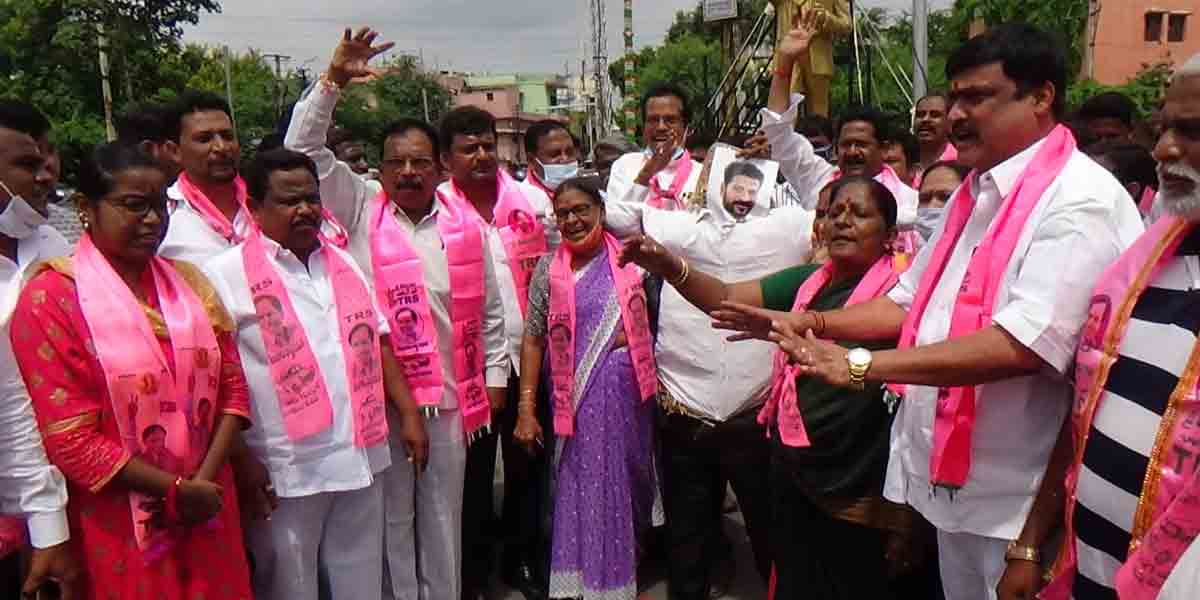 రేవంత్‌రెడ్డిపై భగ్గుమన్న టీఆర్‌ఎస్‌ శ్రేణులు