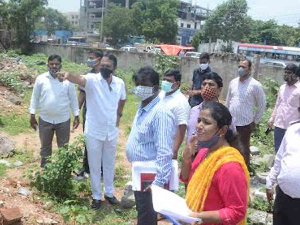 భవిష్యత్‌ అవసరాలకు అనుగుణంగా రోడ్డు వెడల్పు పనులు