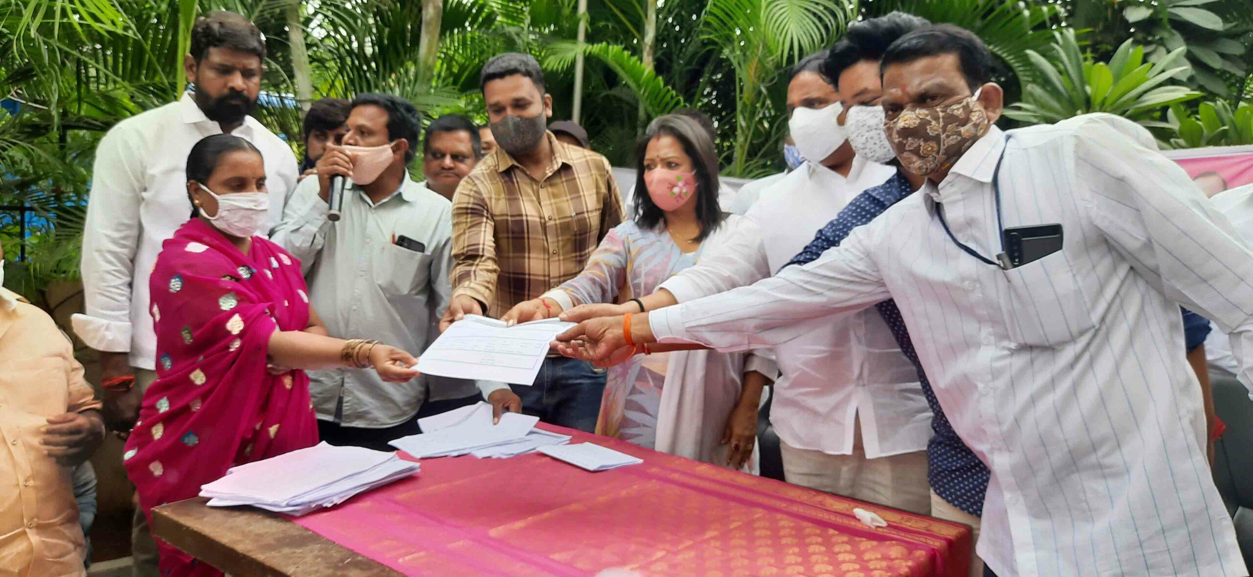 అర్హులందరికీ రేషన్‌ కార్డులు : మేయర్‌ గద్వాల్‌ విజయలక్ష్మి