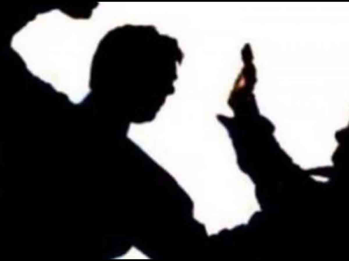 మద్యం మత్తులో స్నేహితుడిపై కర్రతో దాడి