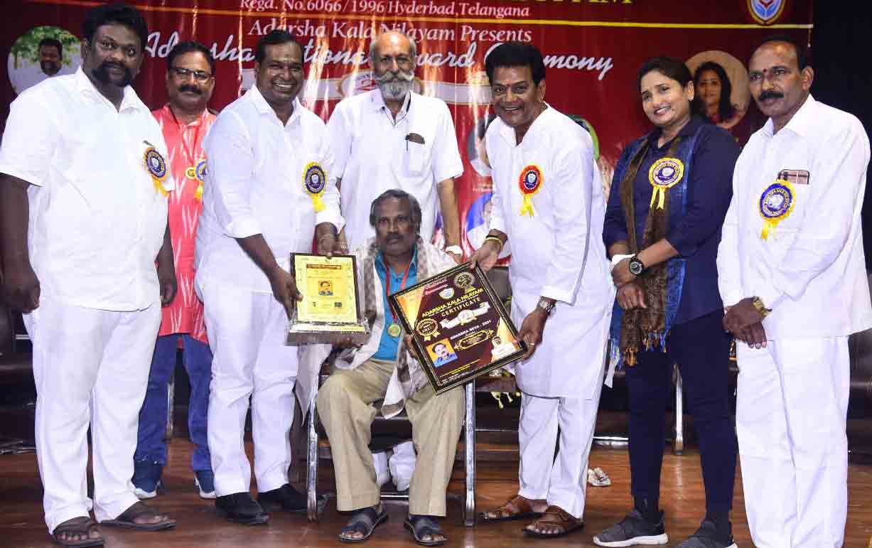 లక్ష్మణాచారికి ఆదర్శసేవా పురస్కారం