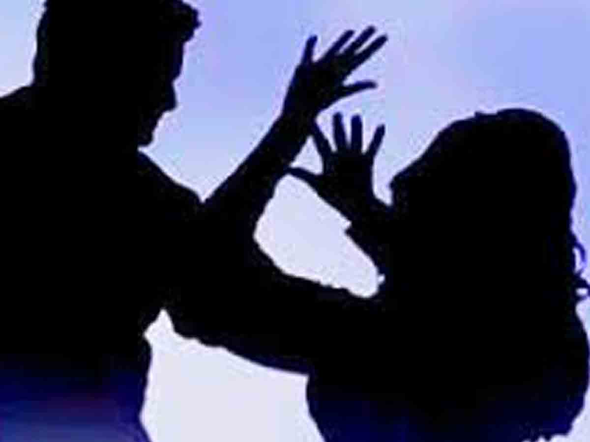 స్థలాన్నికొంటామని వచ్చిన వారిపై దాడి