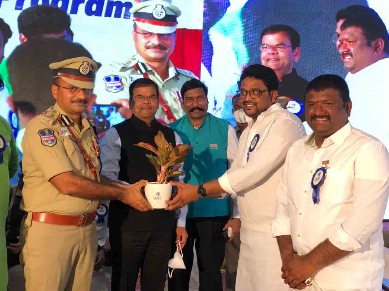 సామాజిక సేవలో యువత పాత్ర ఆదర్శనీయం : ఎమ్మెల్యే కాలేరు