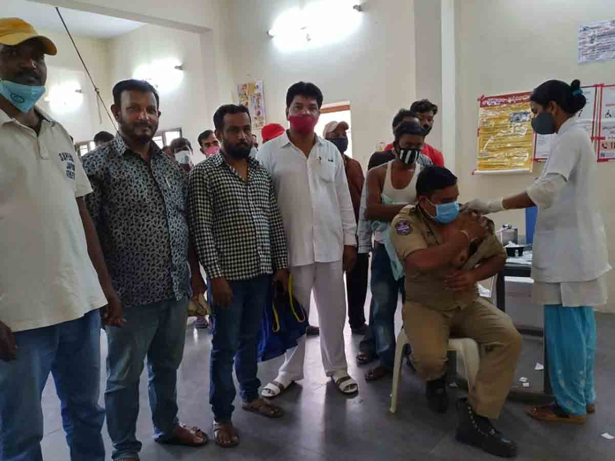 బస్తీల్లో ముమ్మరంగా కొవిడ్‌ టీకాలు