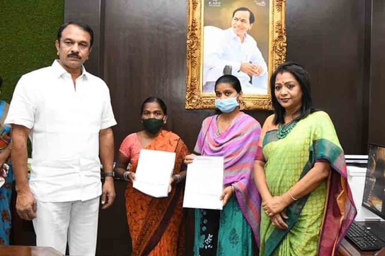 సాహెబ్‌నగర్‌ డ్రైనేజీ బాధితులకు డబుల్‌ బెడ్‌రూం ఇండ్లు