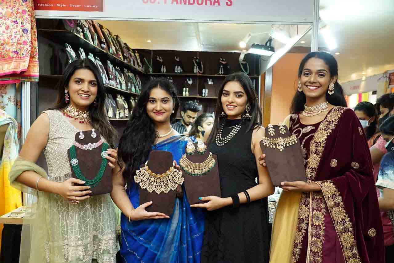 ట్రెండ్జ్‌లో మోడల్స్‌ సందడి..