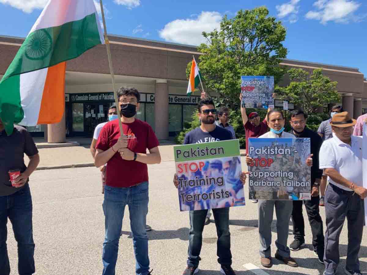 కెనడాలోని పాక్‌ కాన్సులేట్‌ ఎదుట భారతీయుల నిరసన