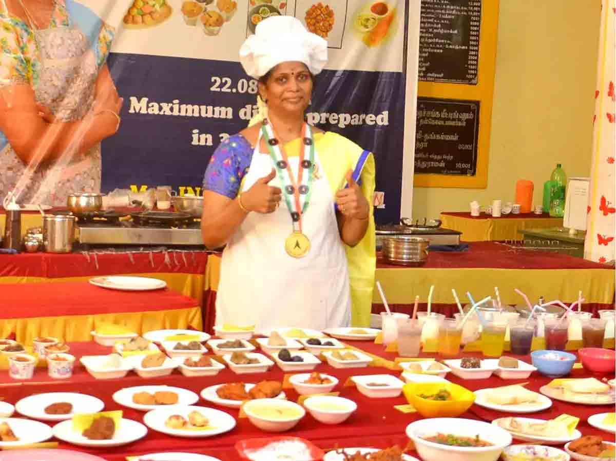 అర గంట.. 134వంటలు!