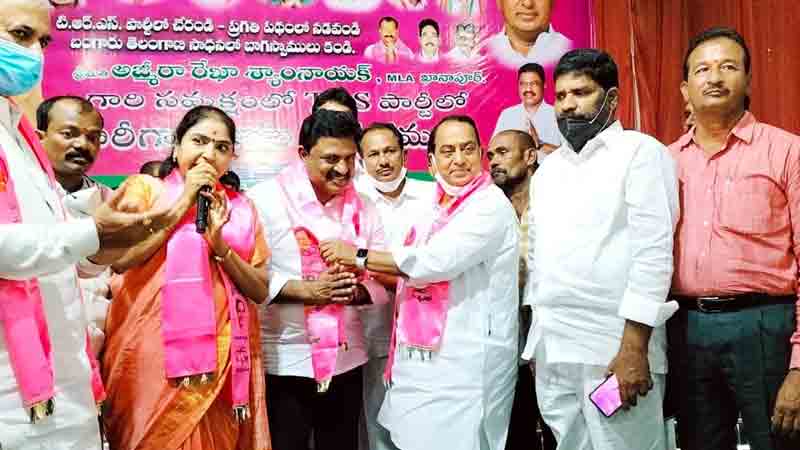 ఇంద్రవెల్లిలో కాంగ్రెస్‌ సభ విడ్డూరం