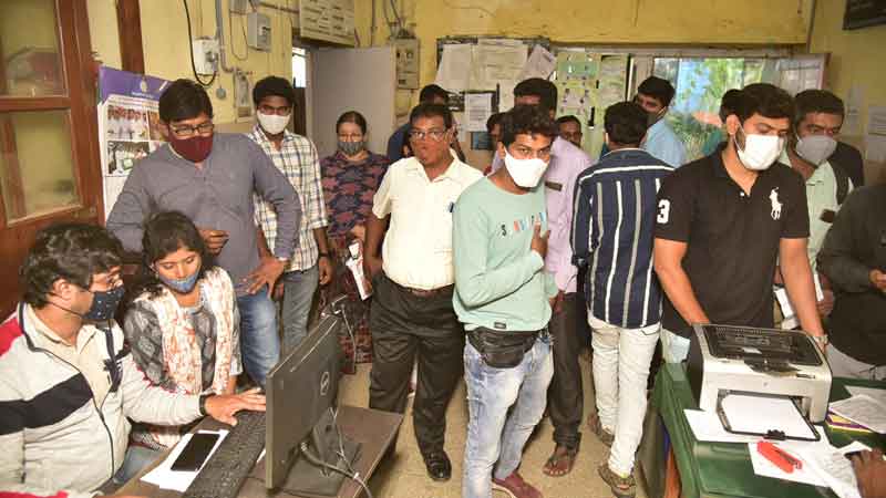 సబ్‌రిజిస్ట్రార్‌ ఆఫీసుల్లోనే మ్యుటేషన్లు