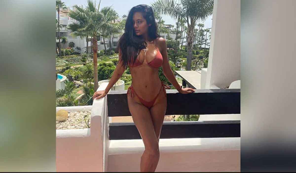 Esha Gupta: బ్రౌన్ బికినీలో.. సెగ‌లు చిమ్ముతున్న‌ ఇషా గుప్తా