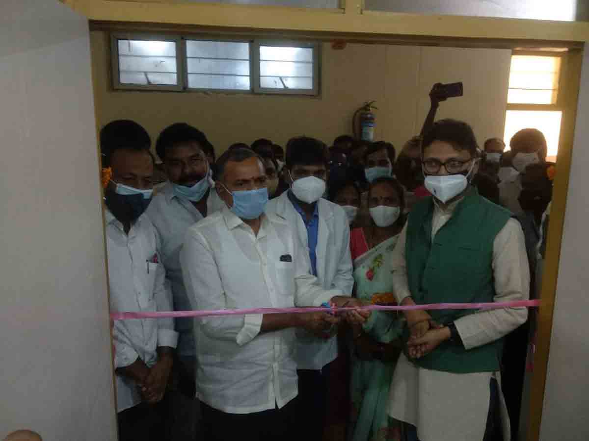 ఐసీయూ బెడ్లను ప్రారంభించిన ఎమ్మెల్యే గండ్ర