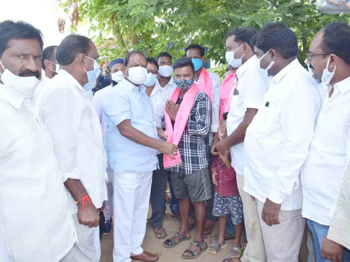 మంత్రి కొప్పుల సమక్షంలో టీఆర్‌ఎస్‌లో చేరికలు