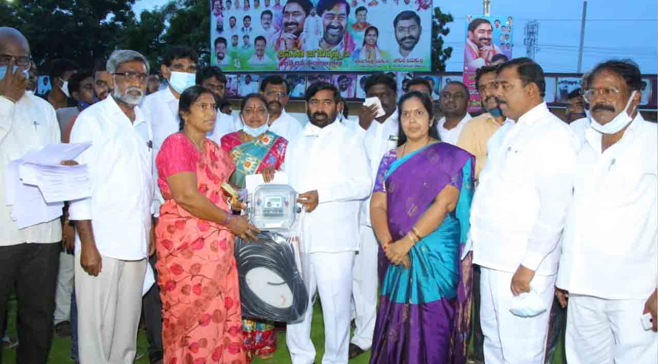 ర‌జ‌కుల‌కు, నాయీబ్ర‌హ్మ‌ణుల‌కు ఉచిత విద్యుత్ మీటర్లు పంపిణీ