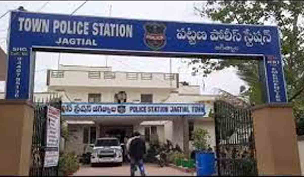 నేనే చంపా.. మళ్లీ నేనే బ్రతికిస్తానంటూ శవం ముందు వ్యక్తి పూజలు