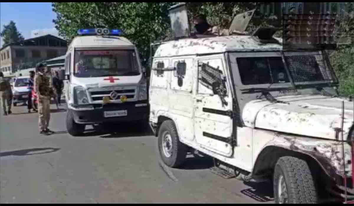 ఉగ్ర‌వాదుల కాల్పుల్లో క‌శ్మీరీ బీజేపీ నేత‌, భార్య మృతి