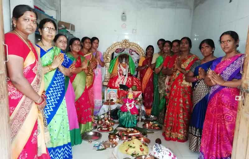 ఆలయాల్లో సామూహిక వరలక్ష్మి వ్రతాలు