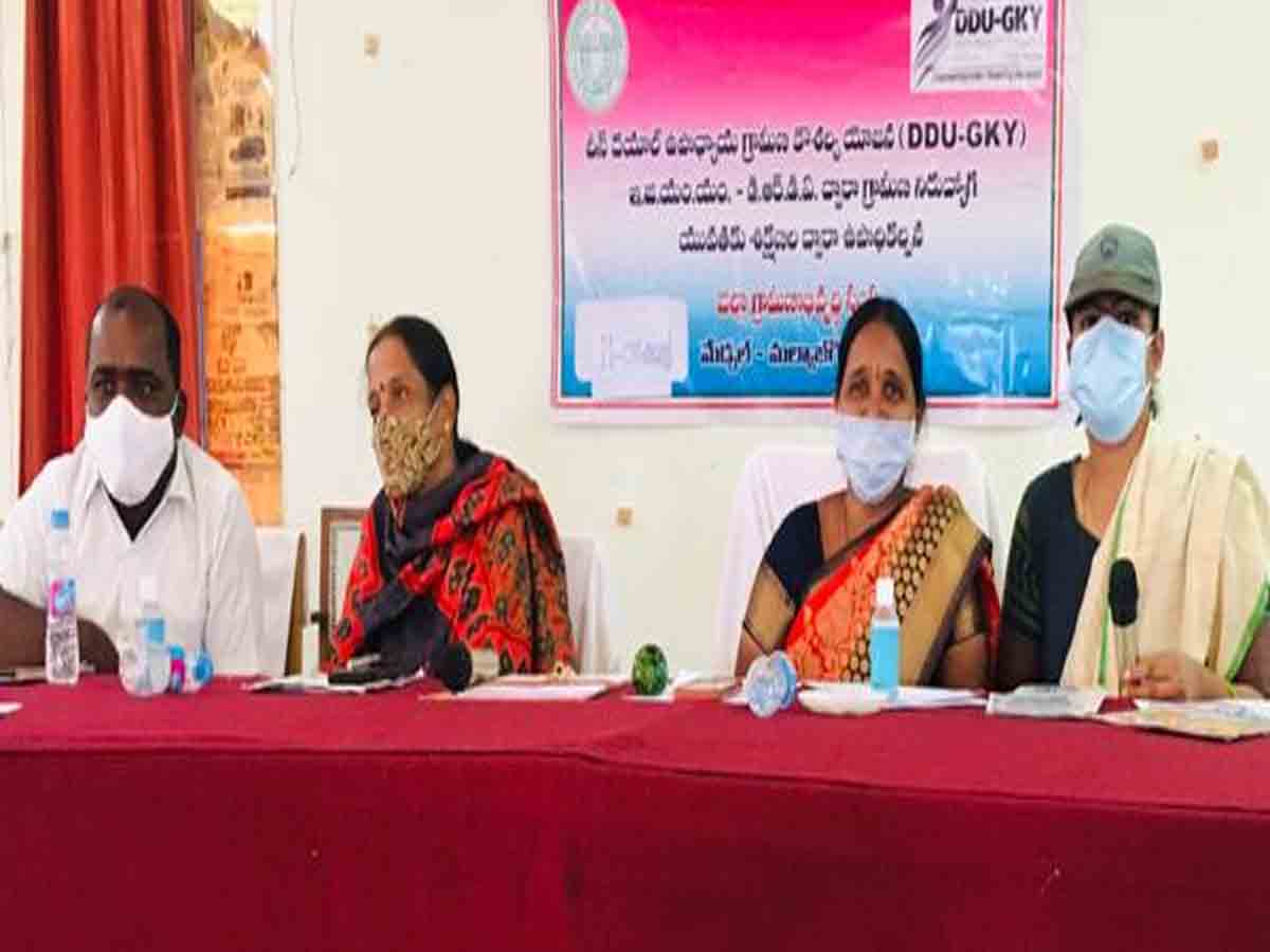 ఉద్యోగావకాశాలను సద్వినియోగం చేసుకోండి…