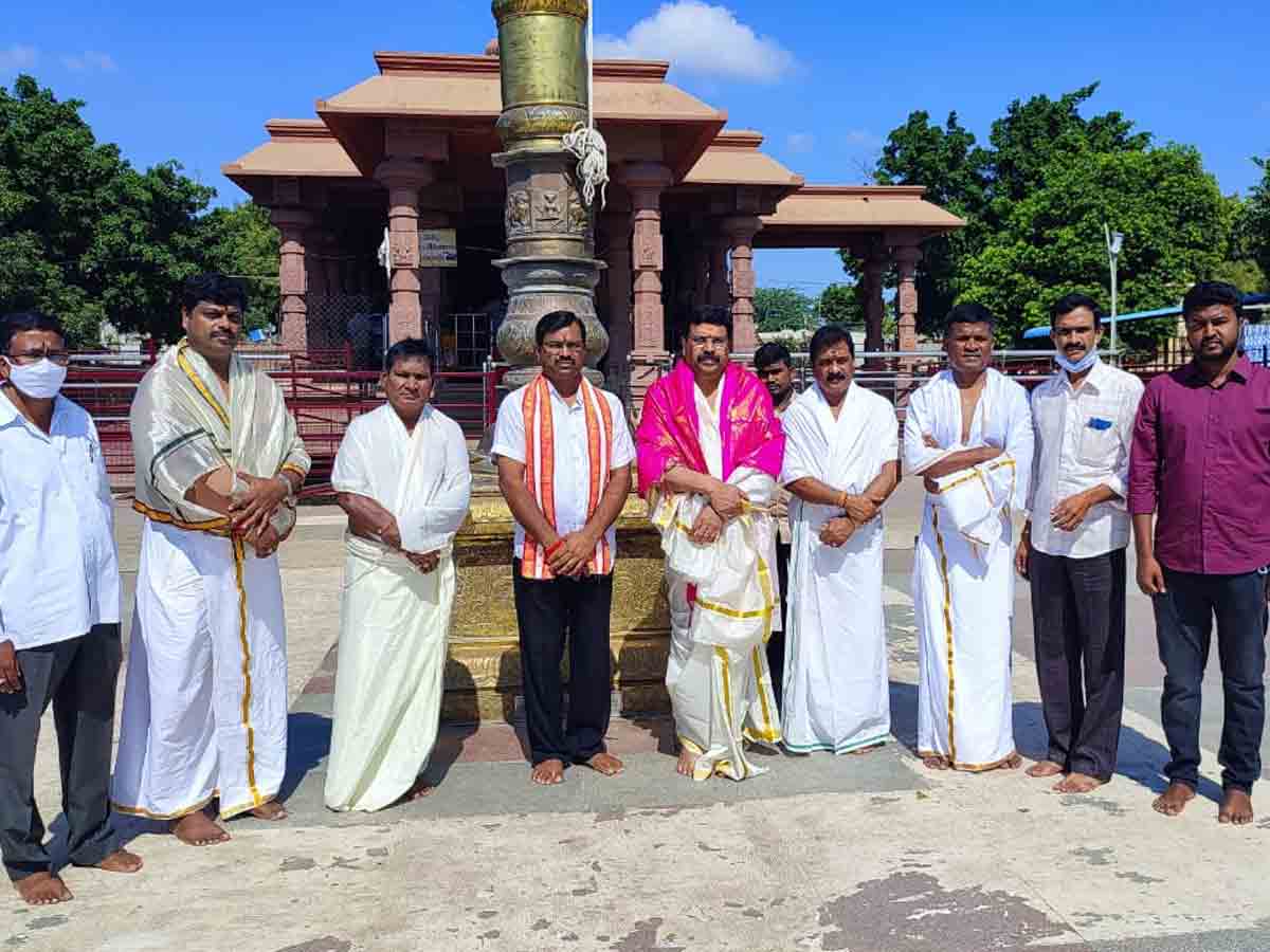 జోగులాంబ బాల బ్రహ్మేశ్వర స్వామిని దర్శించుకున్న మారెడ్డి శ్రీనివాస్‌ రెడ్డి