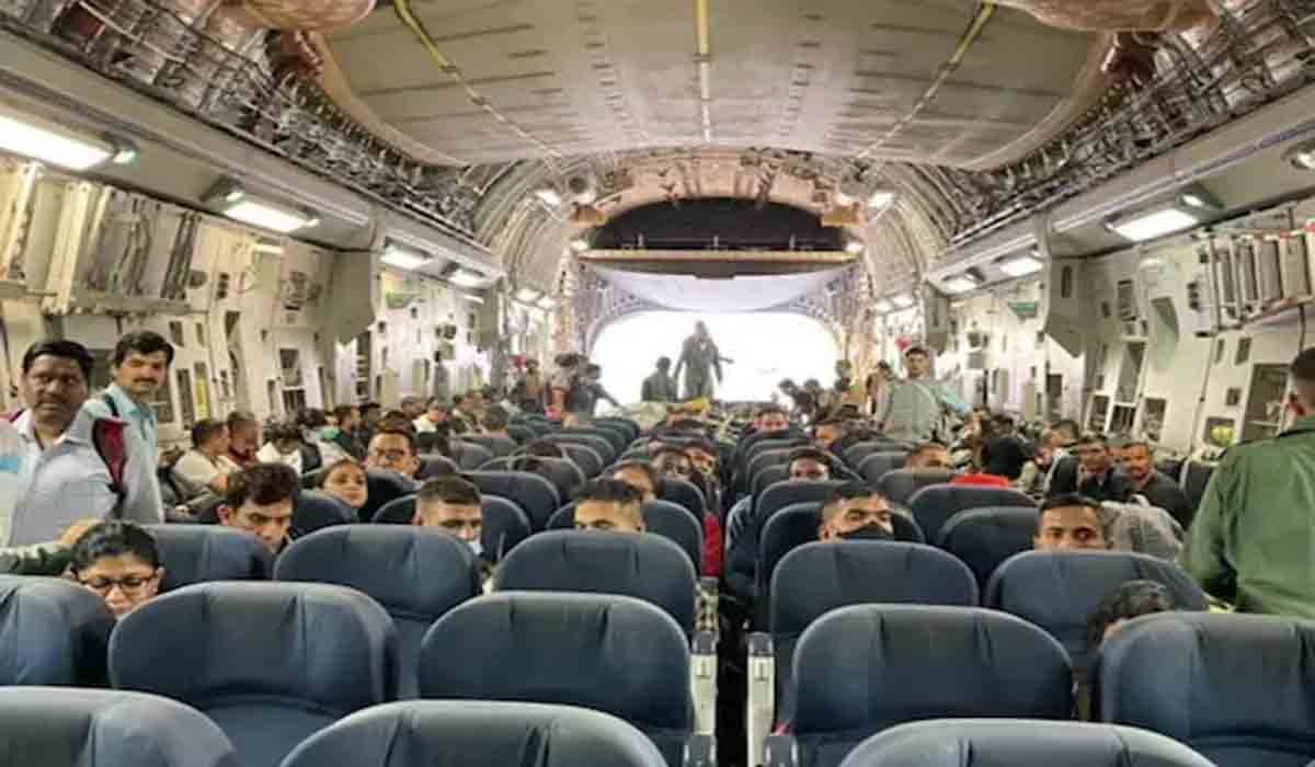 Afghanistan: భార‌తీయుల్ని త‌ర‌లించేందుకు సిద్ధంగా సీ-17 విమానం