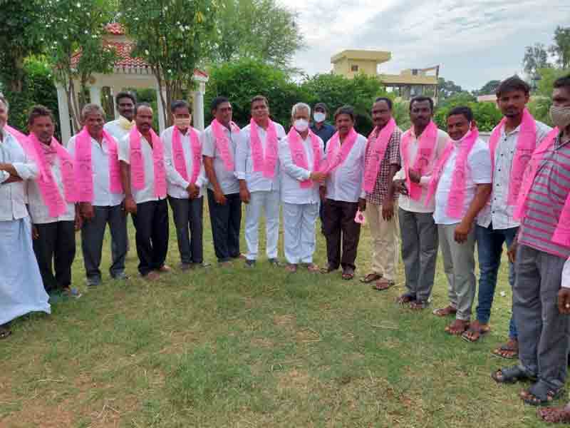 టీఆర్‌ఎస్‌లో చేరికల జోష్‌..