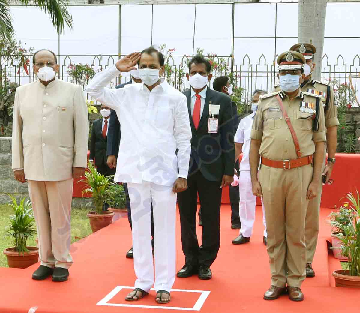 75th independence day | గోల్కొండ కోటపై జాతీయ జెండా ఎగురవేసిన సీఎం కేసీఆర్‌