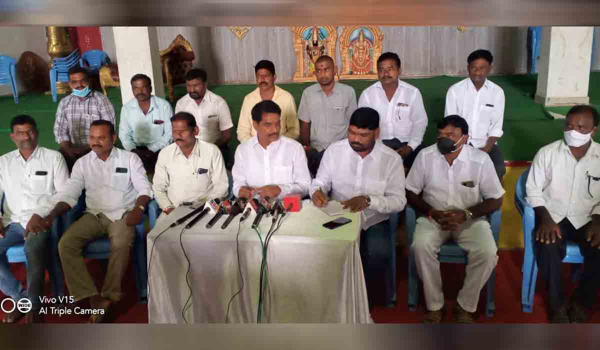 ఈట‌ల రాజేంద‌ర్‌కు షాక్‌.. ప్ర‌ధాన అనుచ‌రులు బీజేపీకి గుడ్‌బై