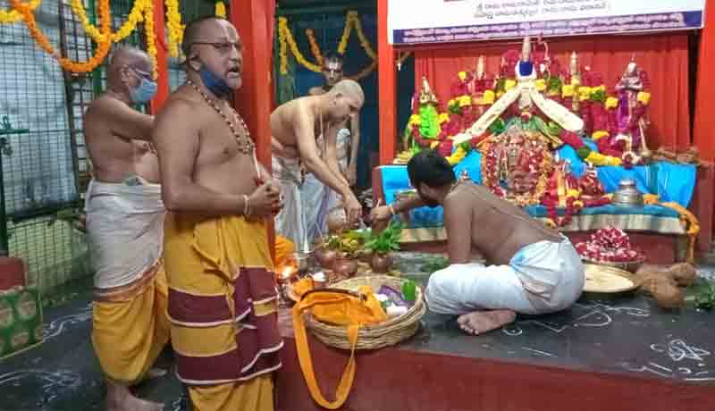 వైభవంగా పవిత్రోత్సవాలు ప్రారంభం