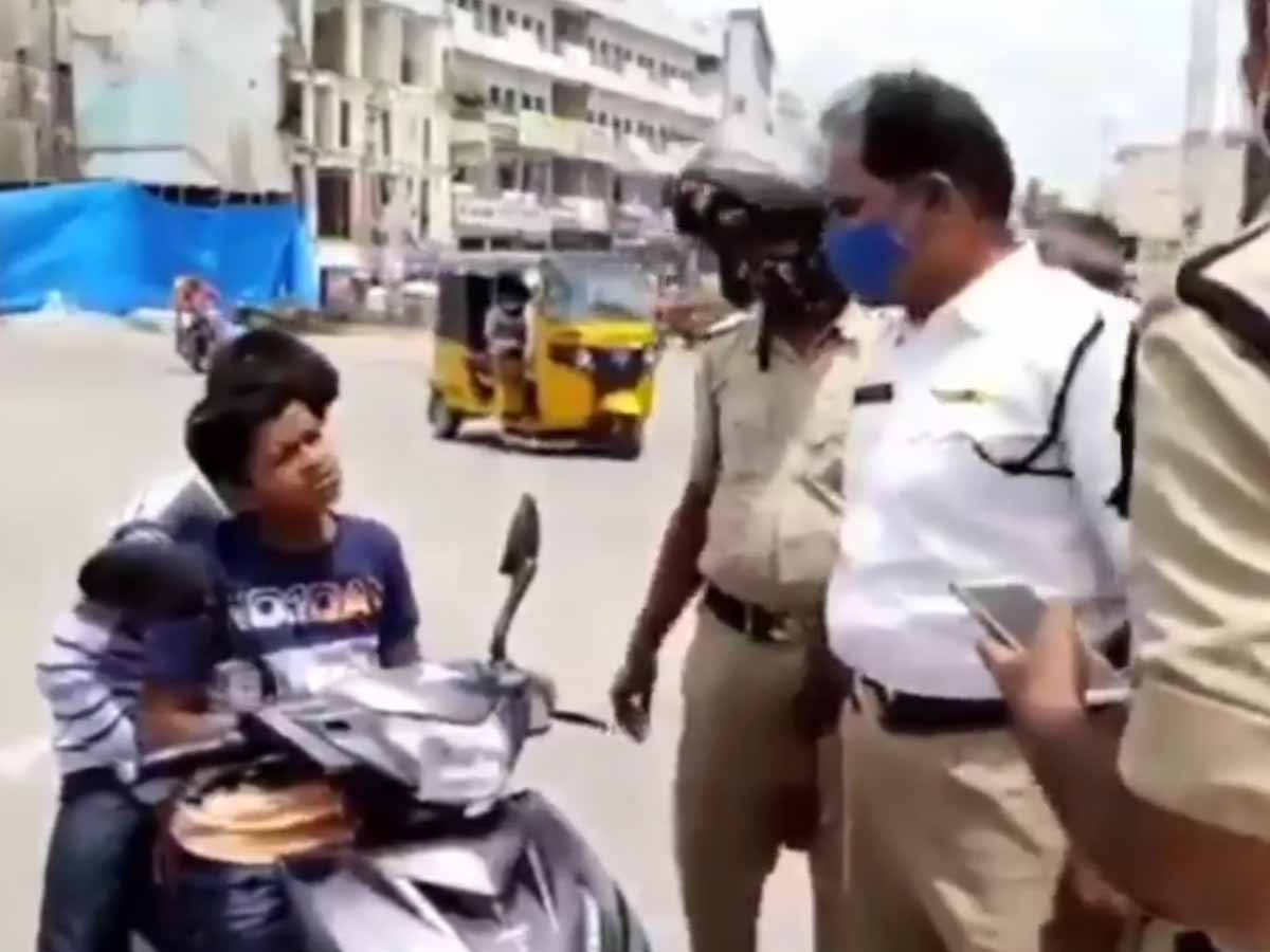 Crazy Video: పోలీసుల‌కే  చుక్క‌లు చూపించిన బుడ్డోడు