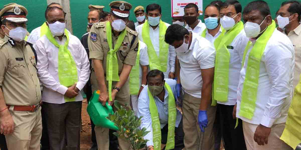 ప్రతి పౌరుడు బాధ్యతగా మొక్కలు నాటాలి : ఎమ్మెల్యే కాలేరు