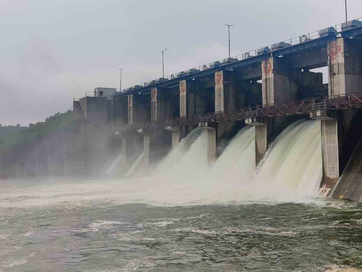 Kamareddy : కౌలాస్ ప్రాజెక్టు గేట్లు ఎత్తివేత