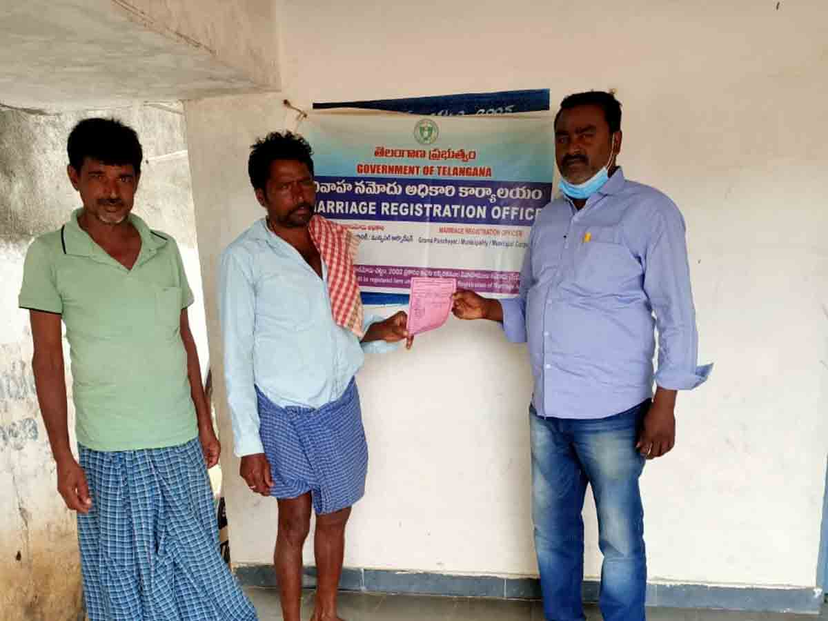 చెట్టును నరికిన వ్యక్తికి రూ.1000 జరిమానా