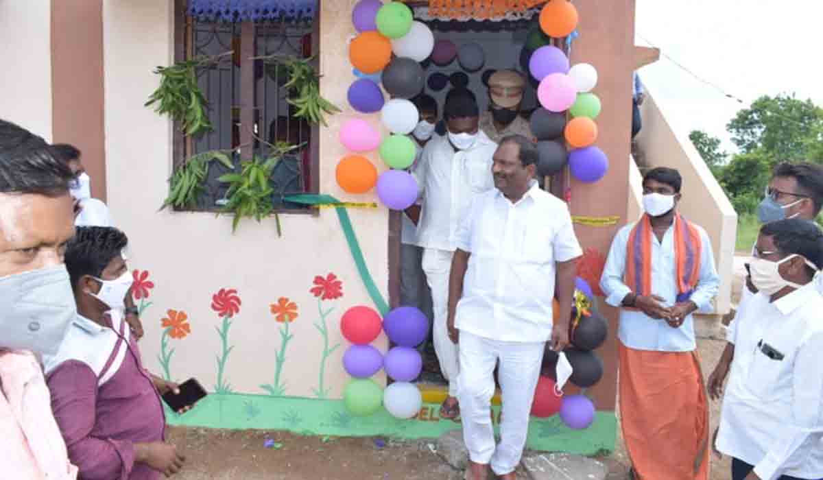 ఆత్మ‌గౌర‌వ లోగిళ్లు.. మ‌న డ‌బుల్ బెడ్ రూం ఇండ్లు