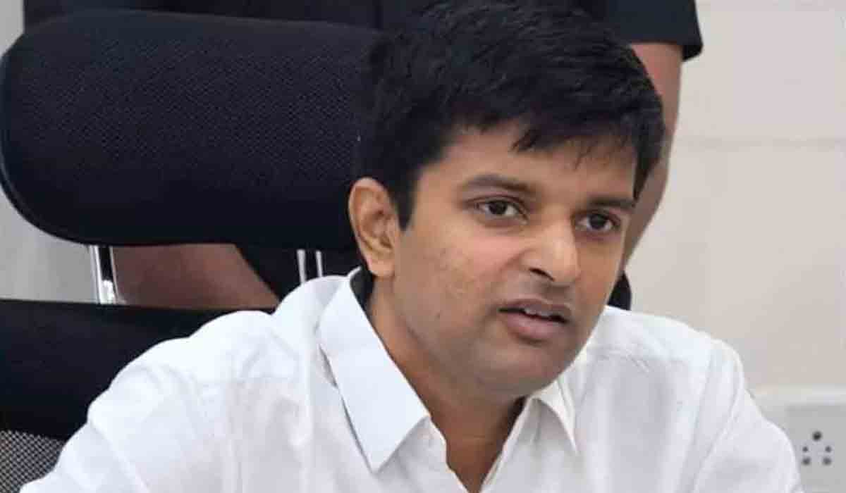 ఆరుగురు సర్పంచులకు షోకాజ్ నోటీసులు, కార్యదర్శికి మెమో జారీ