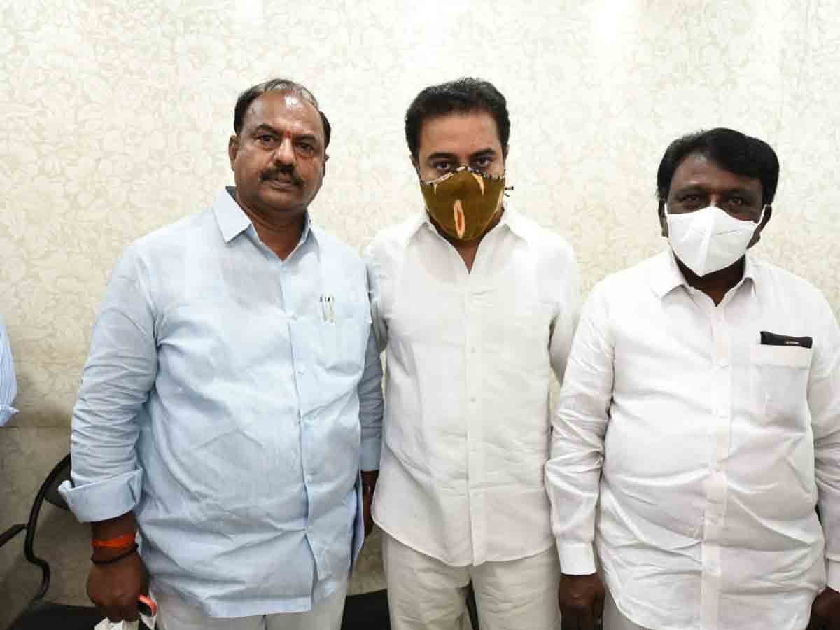 మంత్రి కేటీఆర్‌ను కలిసిన ఎమ్మెల్యే కృష్ణమోహన్ రెడ్డి