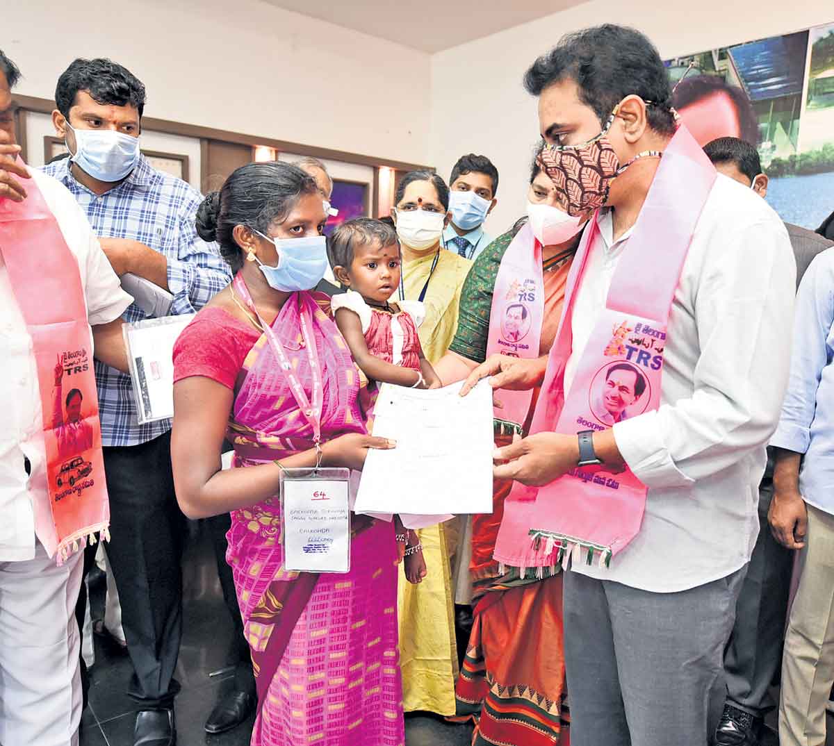 కార్యకర్తలే కనురెప్పలు