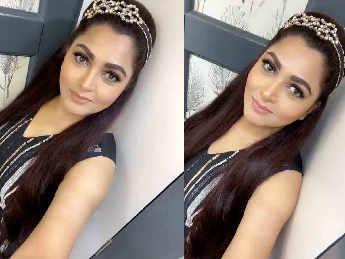 Khushbu Sundar: షాకింగ్ లుక్‌లో కుష్బూ.. పెళ్లి చేసుకోవాల‌ని ఉందంటూ నెటిజ‌న్ ట్వీట్