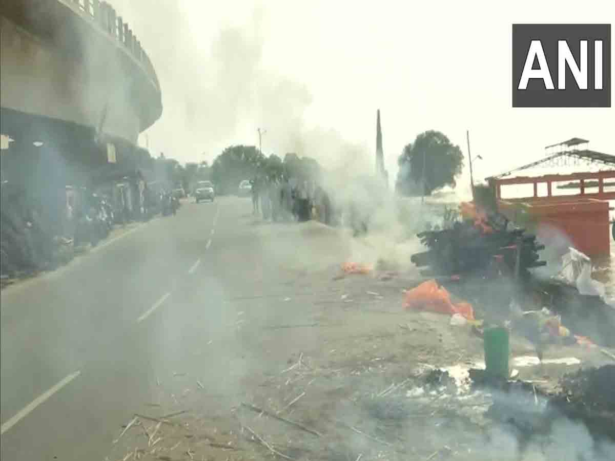 బీహార్‌లో రహదారుల పక్కనే అంత్యక్రియలు.. ఎందుకంటే?