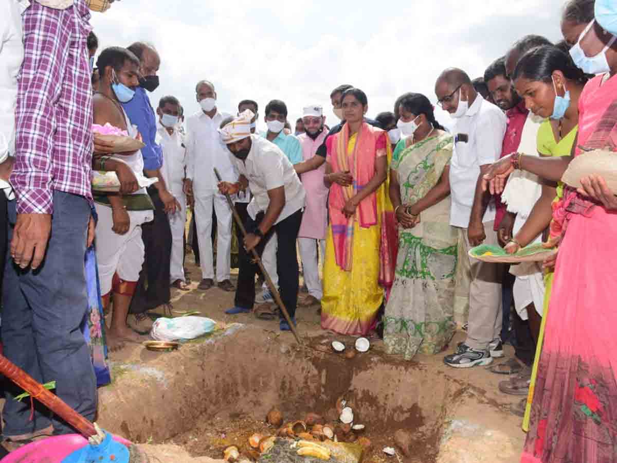‘డబుల్’ ఇండ్ల నిర్మాణానికి శంకుస్థాపన చేసిన మంత్రి శ్రీనివాస్‌ గౌడ్‌