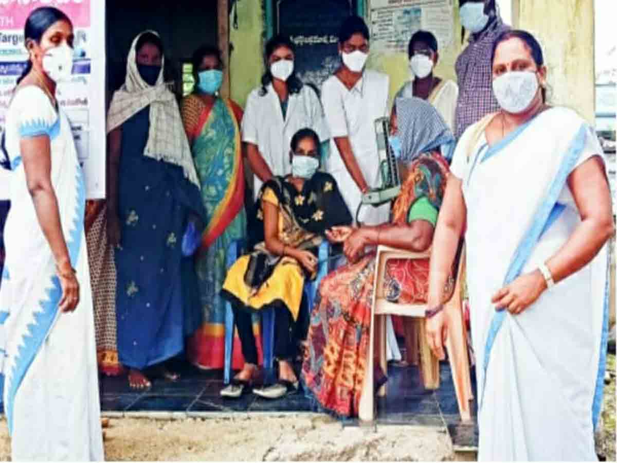 Madhira | వైద్యశిబిరంలో పాల్గొన్న మధిర మున్సిపల్ కమీషనర్ , చైర్‌పర్సన్