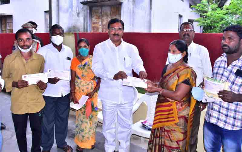 చివరి ఆయకట్టుకూ నీరందించాలి