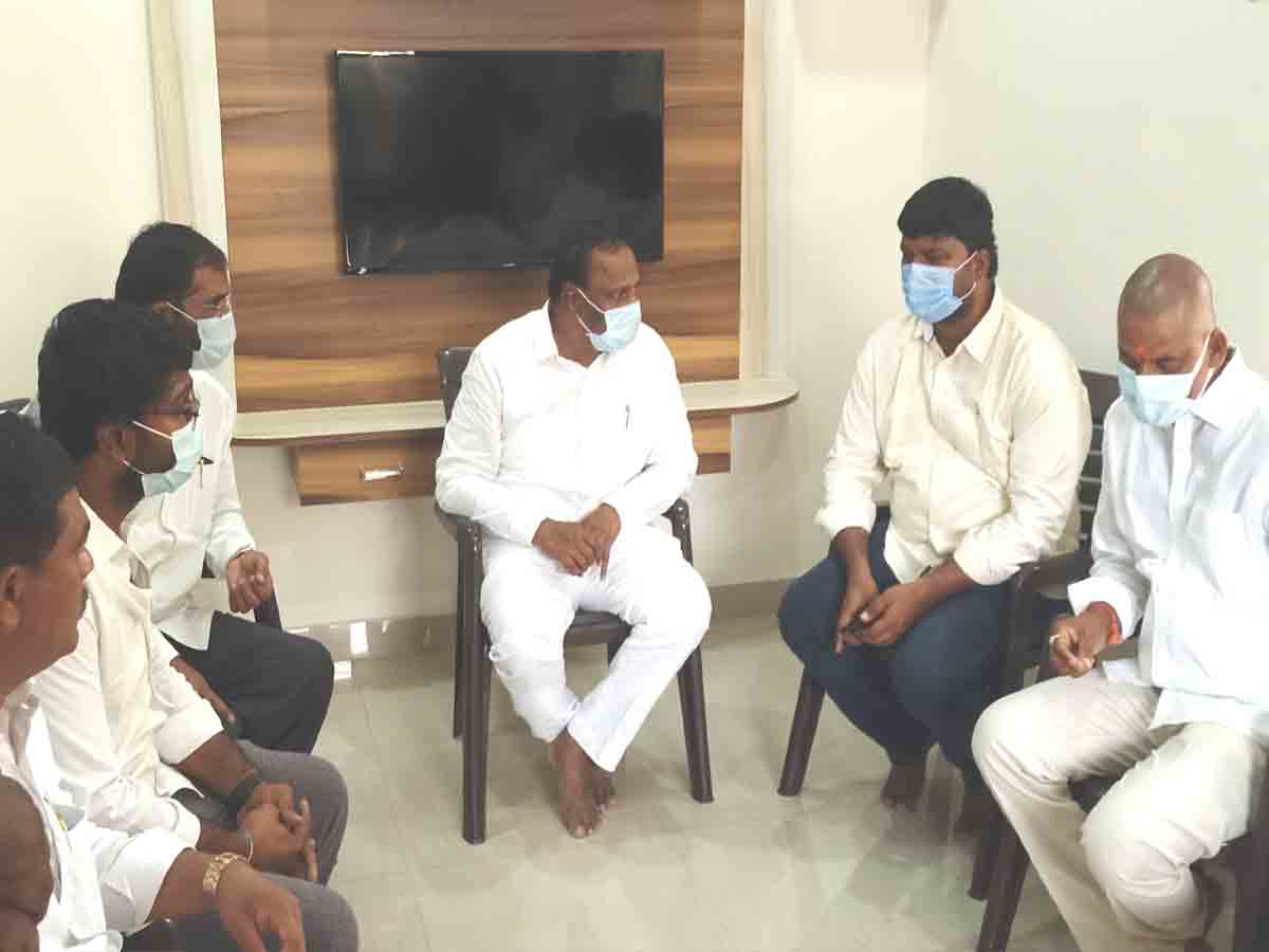 కౌన్సిలర్ బాల్‌రెడ్డి కుటుంబాన్ని పరామర్శించిన మంత్రి మల్లారెడ్డి