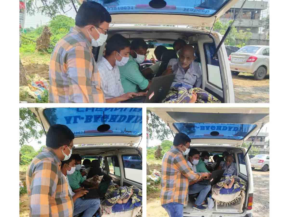 Dharani Portal : అంబులెన్స్లోనే ధరణి రిజిస్ట్రేషన్