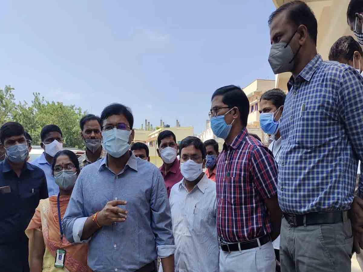 Medchal malkajgiri district collector | నాచారంలో వాక్సినేషన్ కార్యక్రమాన్ని పరిశీలించిన జిల్లా కలెక్టర్..