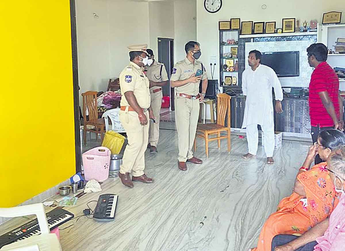 మీర్‌పేట్‌లో భారీ చోరీ