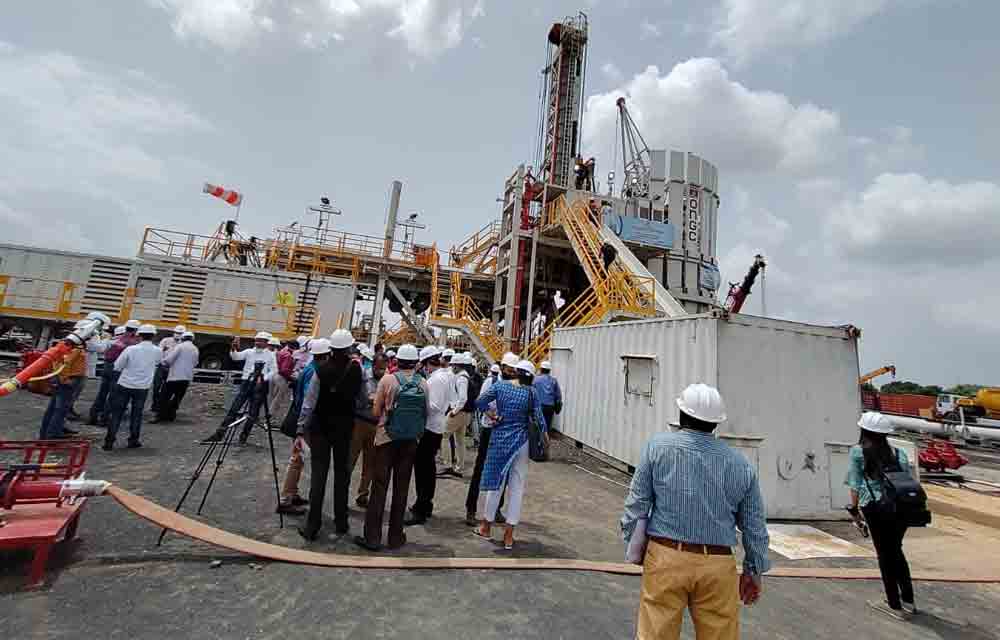 ఓఎన్‌జీసీకి మెఘా రిగ్గులు