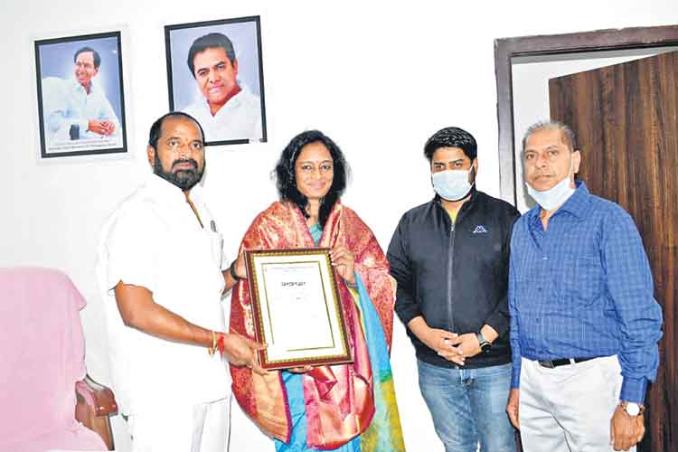 అమెరికా స్విమ్మింగ్‌ రేసులో శ్యామల