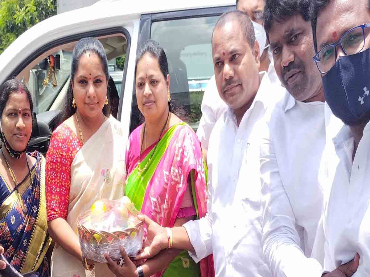 ఎమ్మెల్సీ కవితను కలిసిన కార్పొరేటర్ బన్నాల