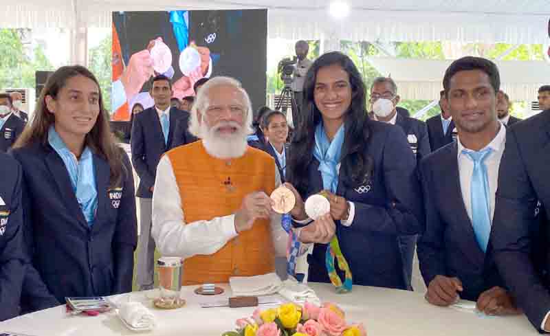 సింధుకు ఐస్‌క్రీం.. నీరజ్‌కు చుర్మా